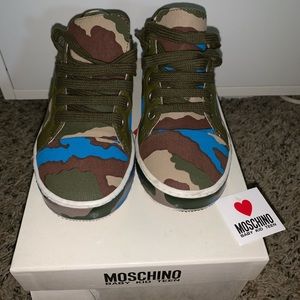 Low top Moschino sneakers